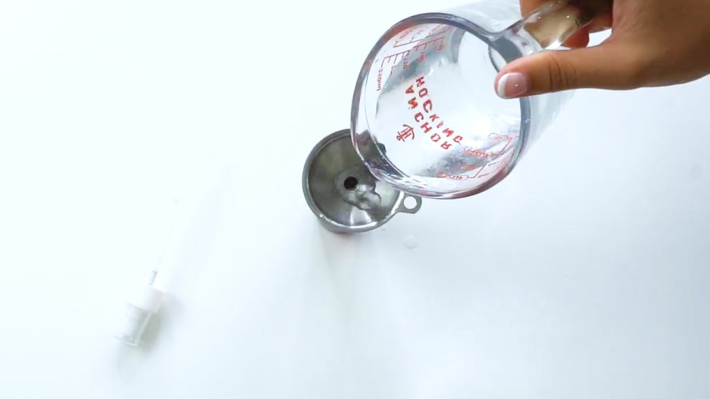 Make Your Body Smell Fresh with This DIY Deodorizing Spray