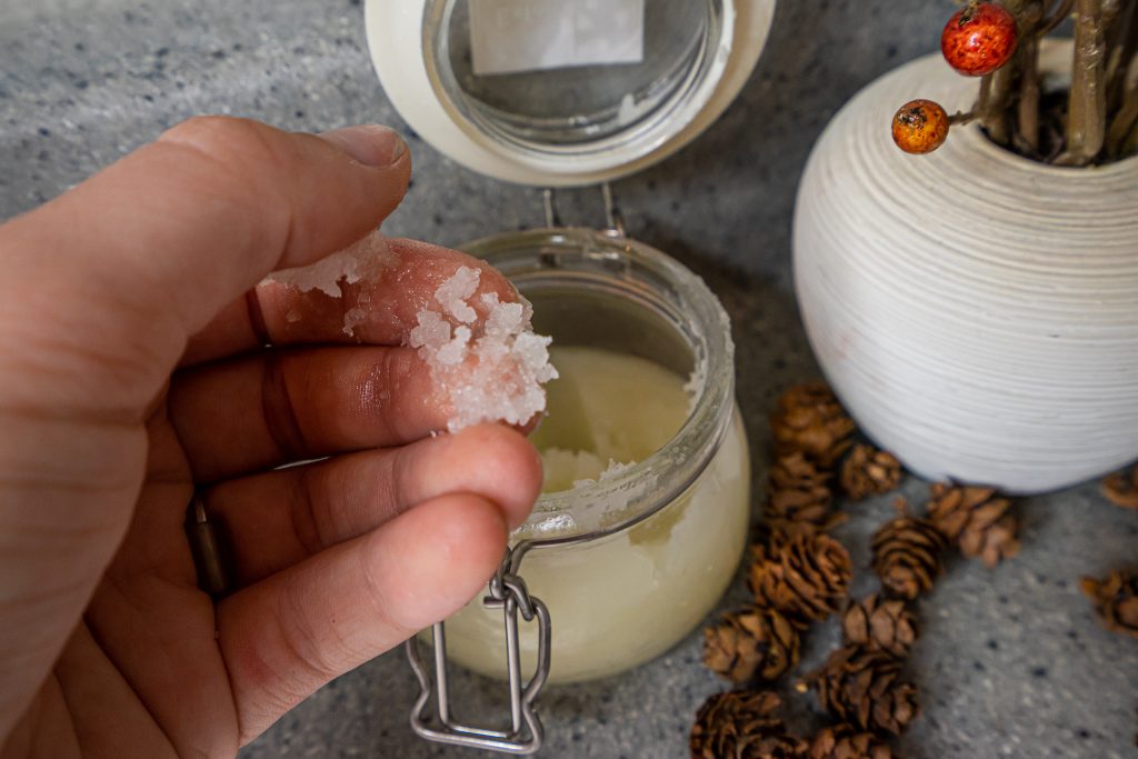 Cleanse and Exfoliate Using This Body Polish With Essential Oils