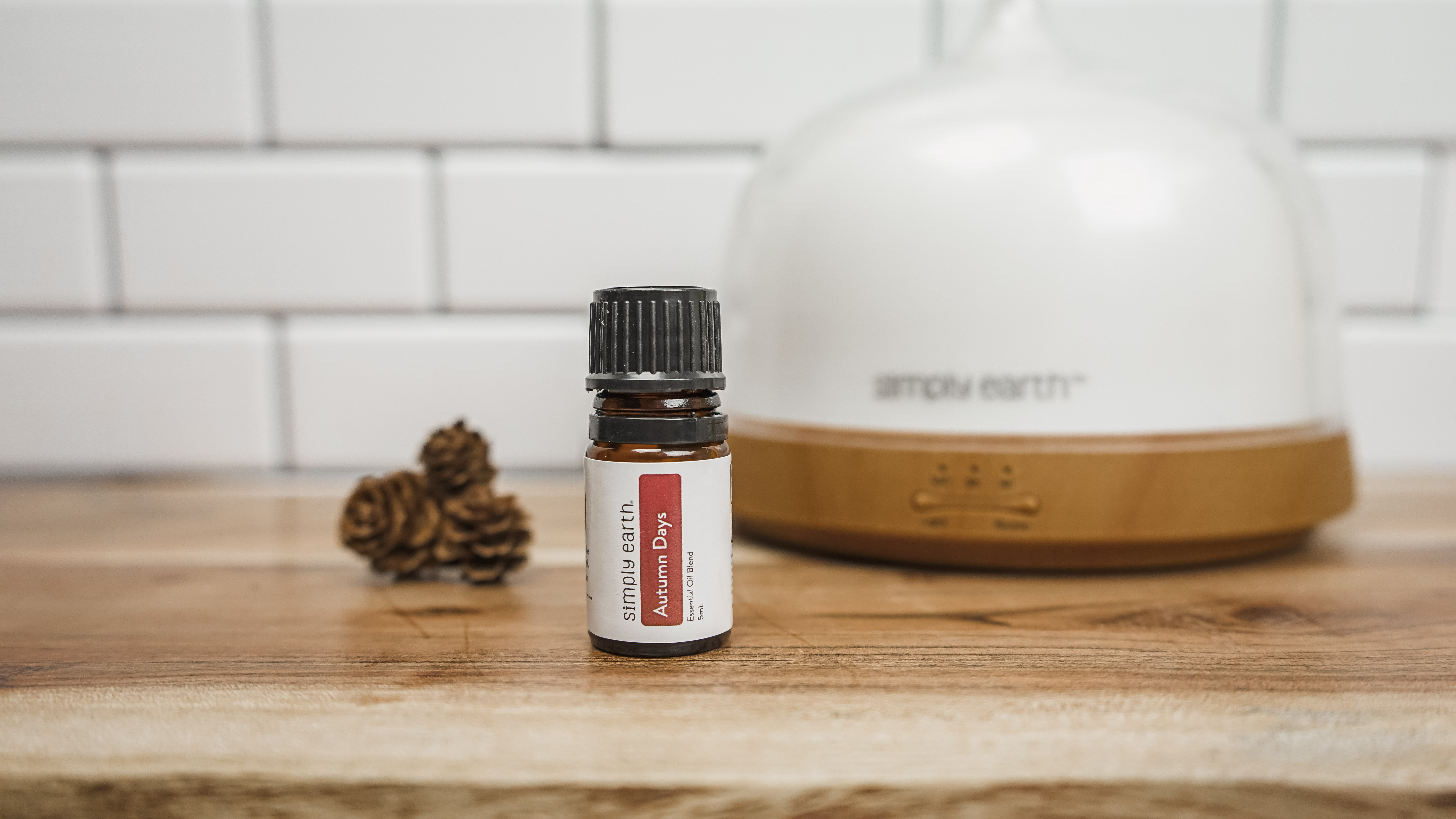Embracing Autumn with This Fall Diffuser Blend Recipe - Simply Earth Blog