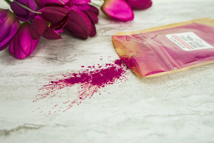 What is Mica Powder? Natural or Synthetic? Simply Earth Blog